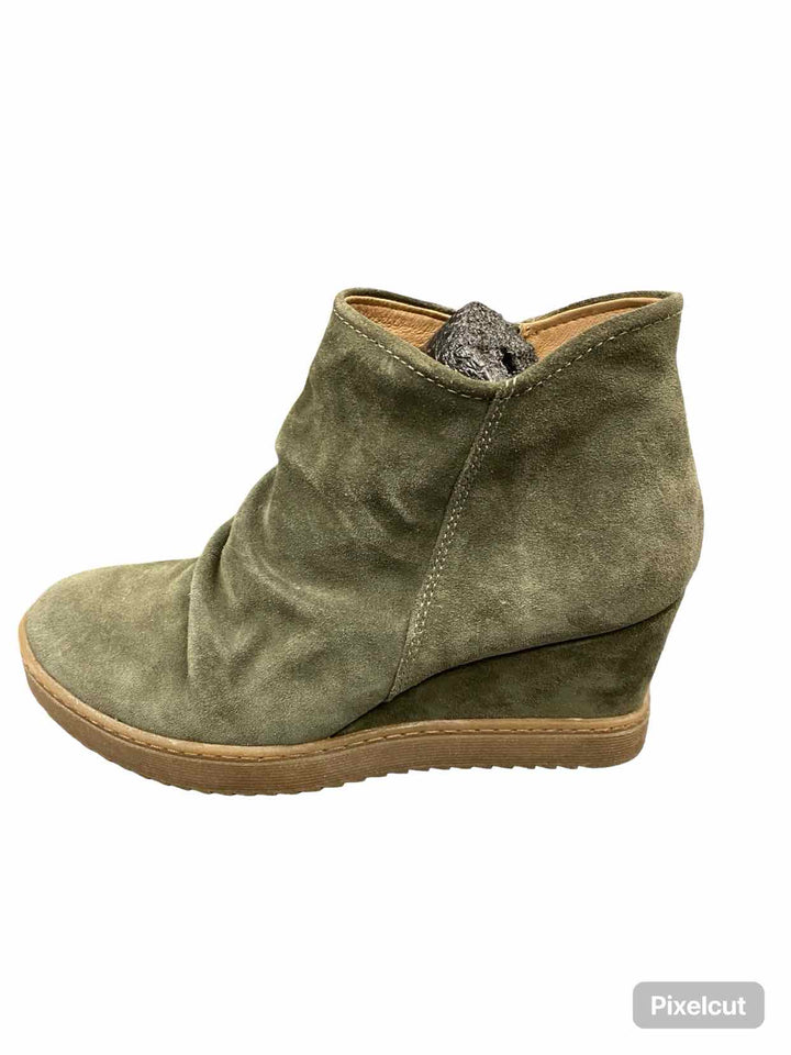 Sofft Shoe Size 9.5 Green Suede Siri Boots(Ankle)