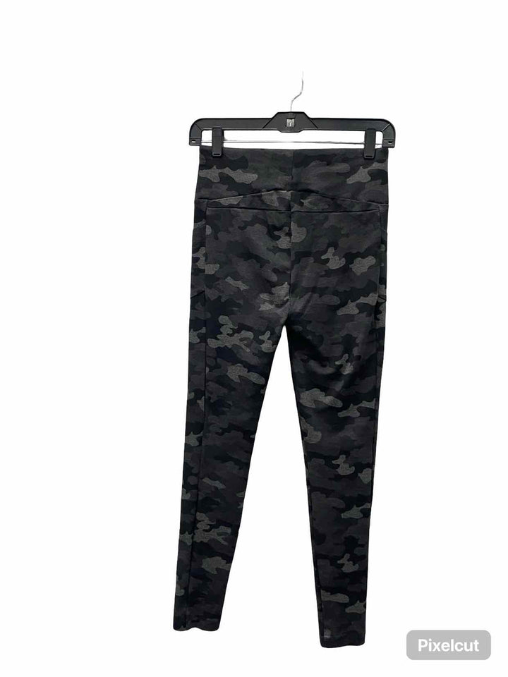 Cabi Size S Gray camo print Pants
