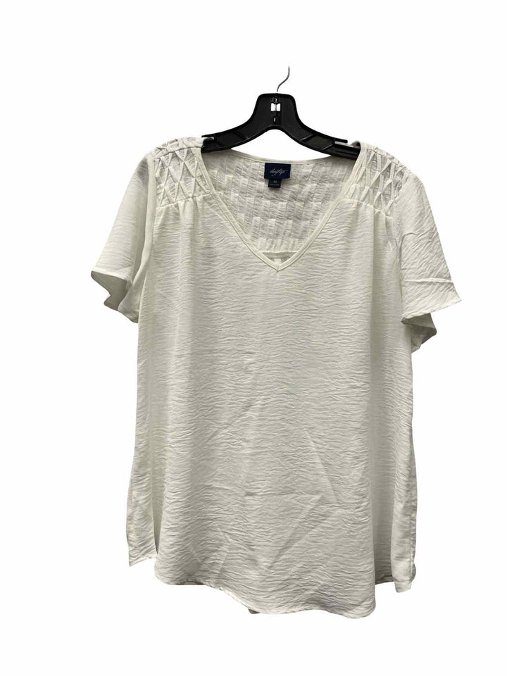 Daytrip Size M White Short Sleeve Shirts