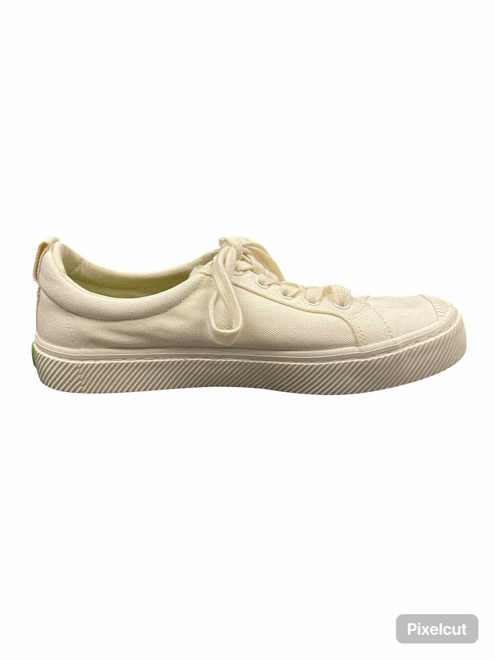 Cariuma Shoe Size 9 White Sneakers