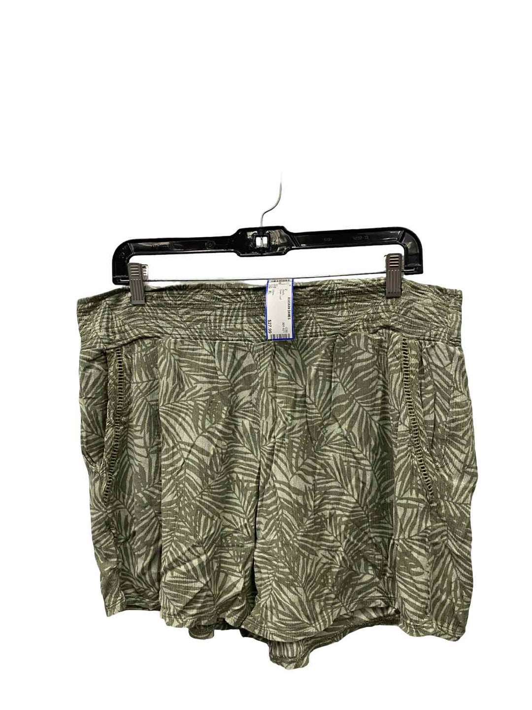 3 Dots Size XL Green Leaf Shorts