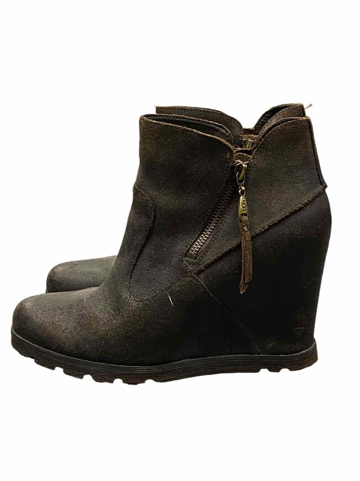 UGG Shoe Size 9.5 Brown Myrna Wedge Boots(Ankle)