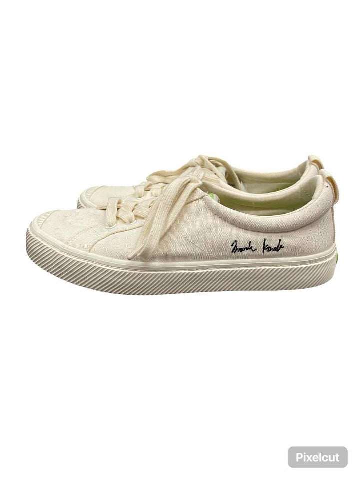 Cariuma Shoe Size 9 White Sneakers