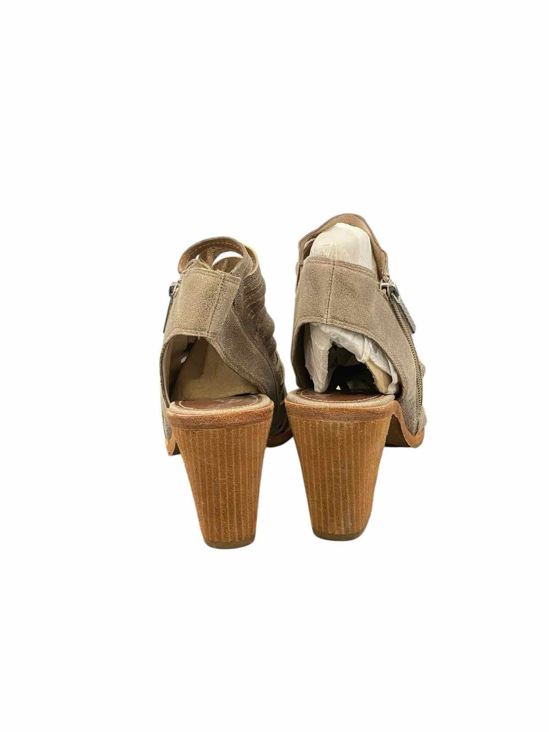 Donald Pliner Shoe Size 10 Silver Leather NWOT Sandals
