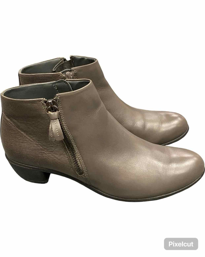 Ecco Shoe Size 40 Grey Leather NWOT Touch 35 Boots(Ankle)