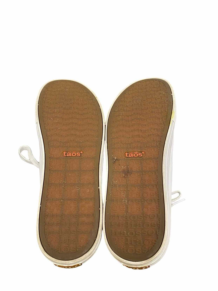 Taos Shoe Size 10.5 White Sneakers