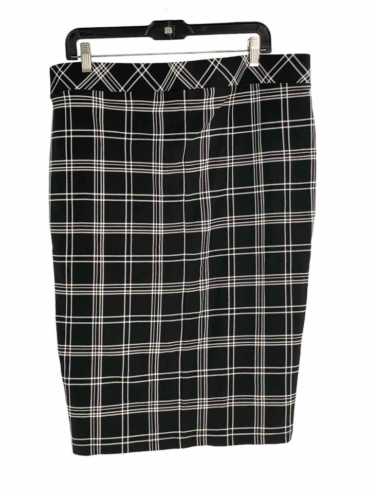 Torrid Size 2X Black Plaid Skirt