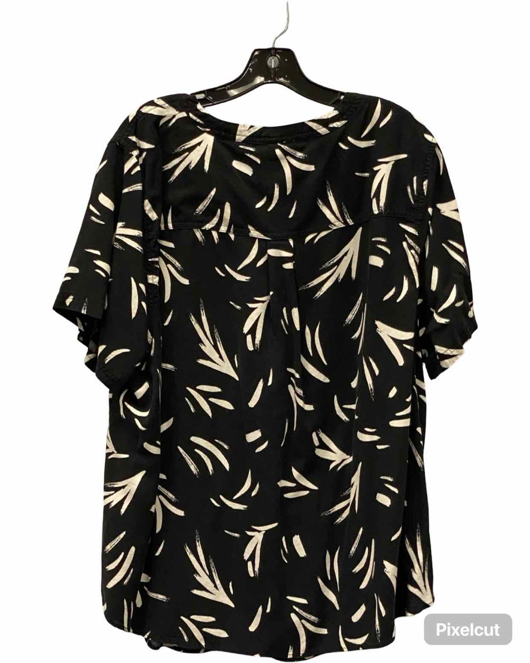 Torrid Size 3X Black White Short Sleeve Shirts