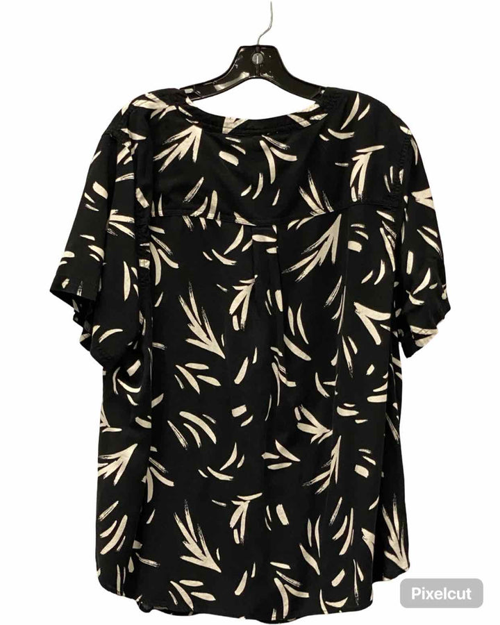 Torrid Size 3X Black White Short Sleeve Shirts