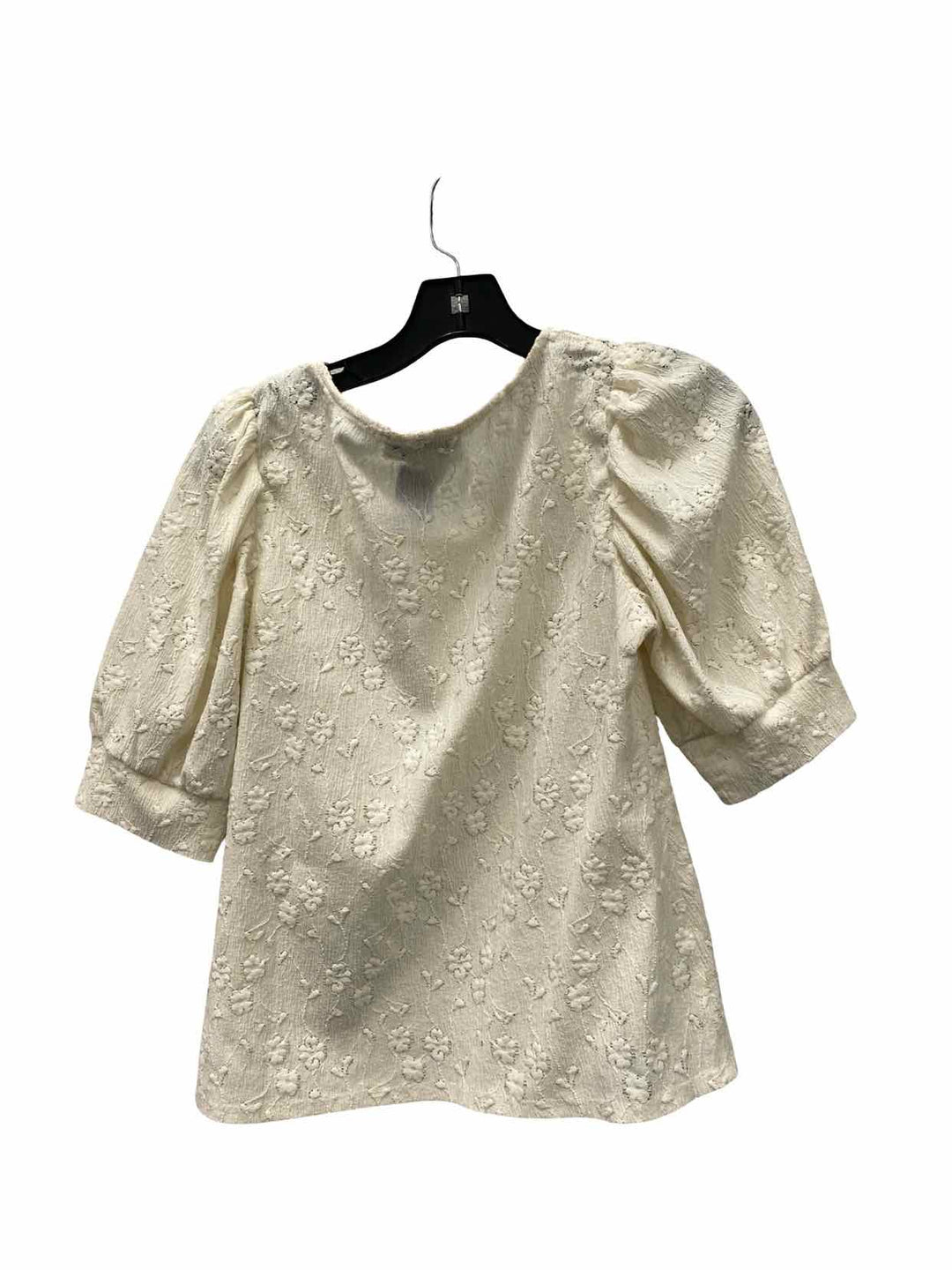 Cece Size M Cream Short Sleeve Shirts