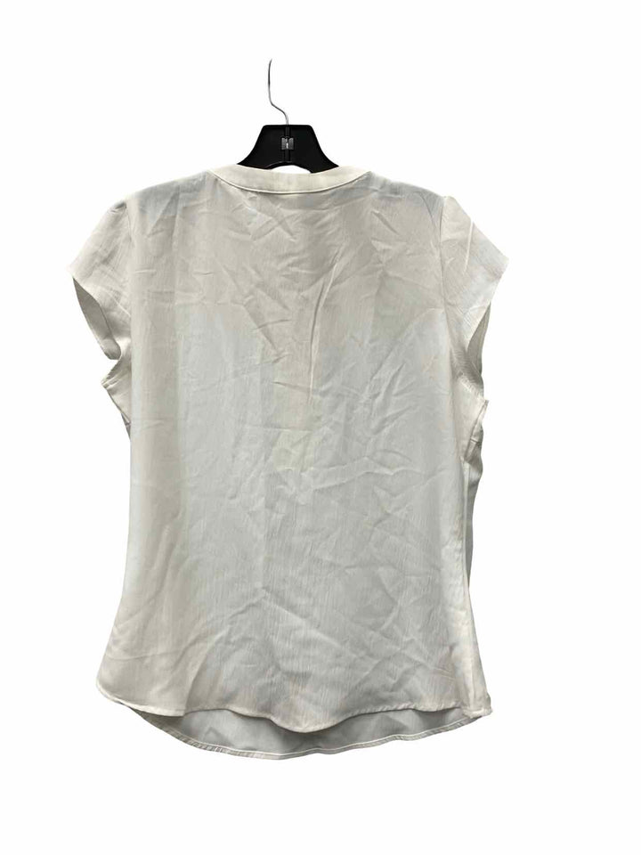 B Size M White Short Sleeve Shirts