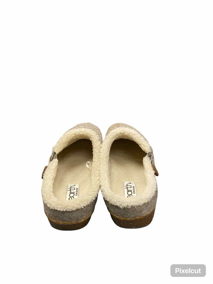 Earth Originals Shoe Size 7.5 Beige Fleece Lined Clogs