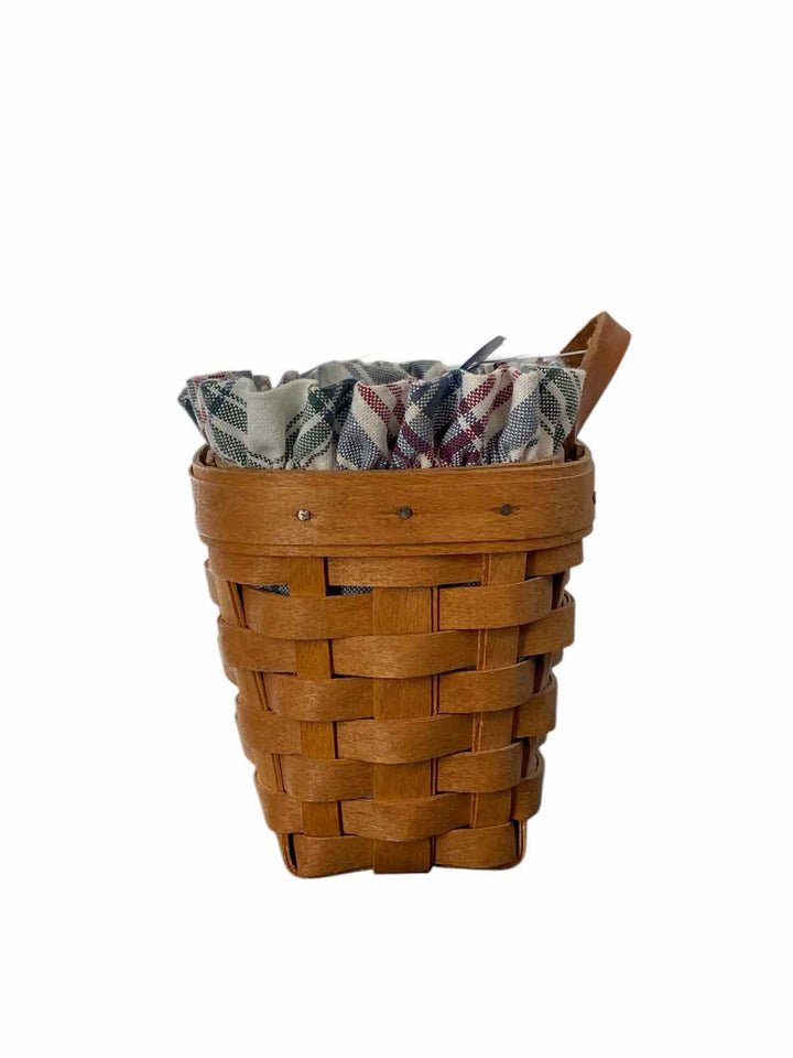 Longaberger Basket Includes Cloth & plastic liner Home Decor