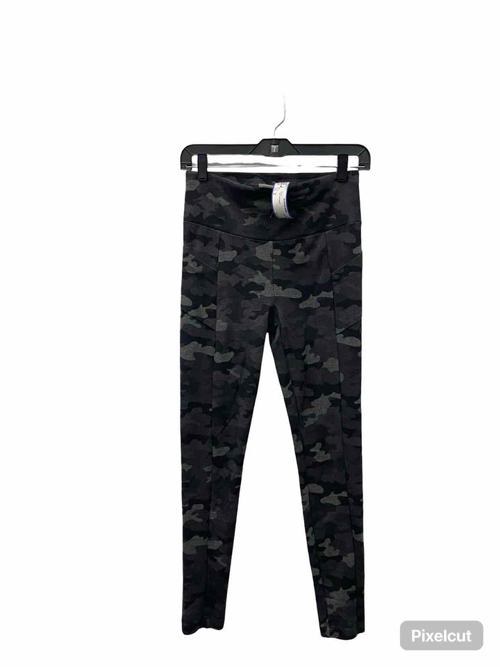 Cabi Size S Gray camo print Pants