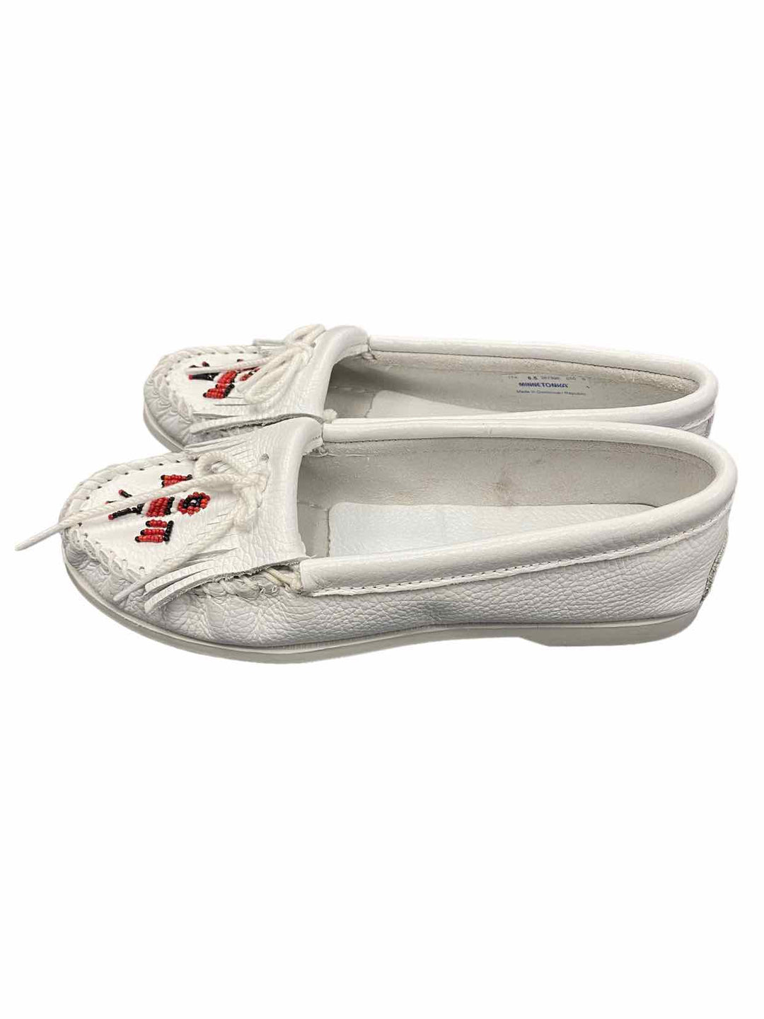 Minnetonka Shoe Size 8.5 White Flats